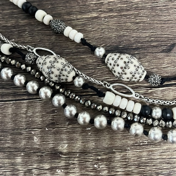 Beautiful Detachable 5-Strand Black/White/Silver Tone Bead & Chain Necklace - Picture 3 of 4